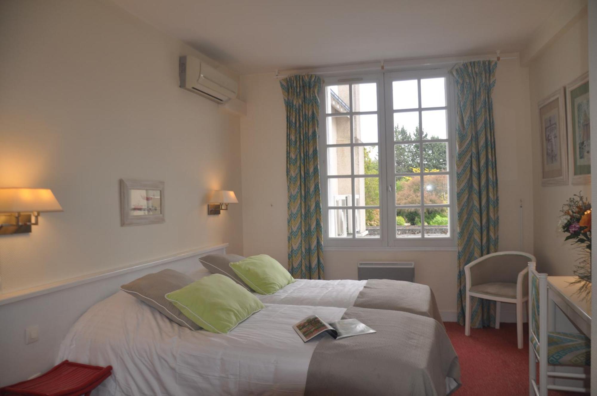 Logis Auberge Du Centre Chitenay Luaran gambar
